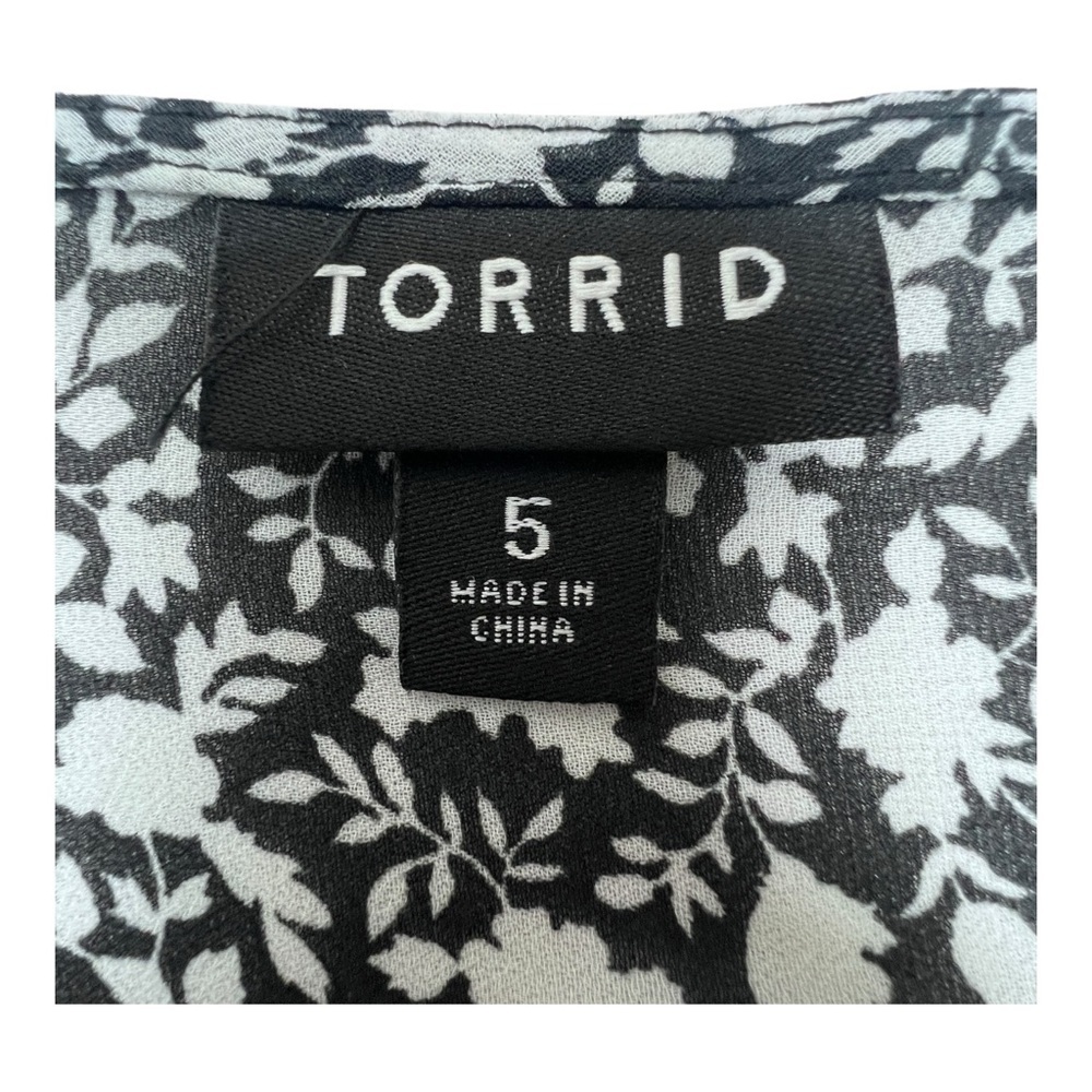 Torrid Black and White Floral Blouse - Picture 8 of 9